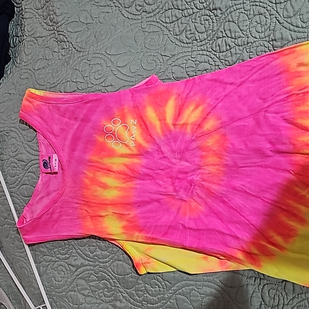 Woman's Colortone Pawz tank top